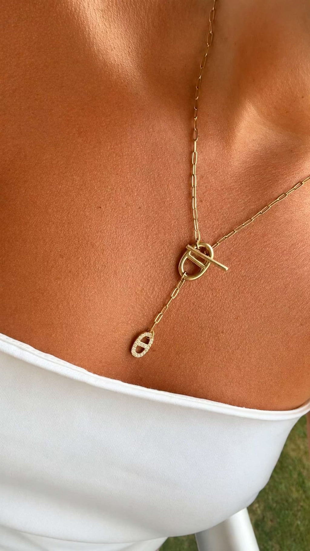 COLLIER JULIE